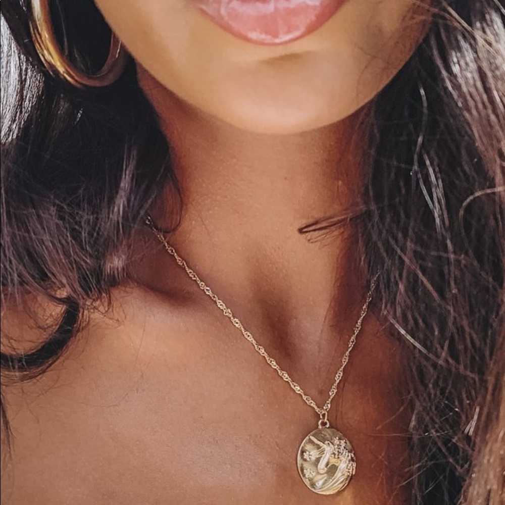 ✨ Eclat Illusion Unicorn Charm Necklace Gold